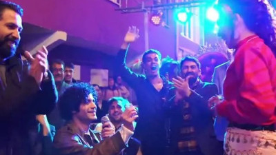 Ünlü oyuncu Arzu Yanardağ'a sette evlilik teklifi