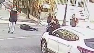 Silahlı manyak sokak ortasında 5 kişiyi vurdu. Annesi gözleri önünde vurulan çocuğun çaresizliği