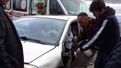 Malatya'da iki otomobil çarpıştı: 2’si ağır 9 yaralı