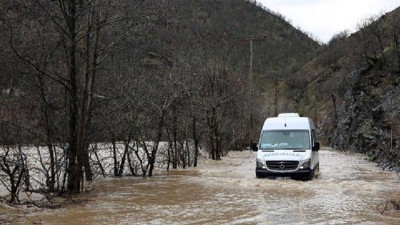 Munzur Çayı taştı, Tunceli- Ovacık karayolu kapatıldı