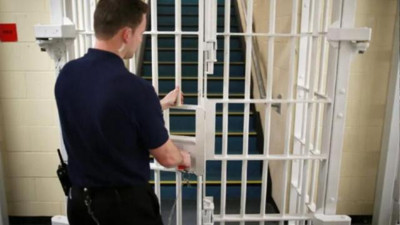 Cezaevlerinin dolduğu İngiltere'de hırsızlar ve dolandırıcılar erken salınabilir