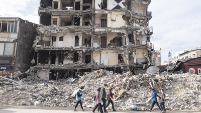 Bu nasıl vicdansızlık hiç mi ders çıkarılmadı? Deprem konutları müteahhitleri zengin etme aracına dönüştü