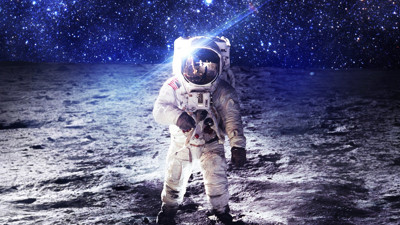 NASA yeni uzay kıyafetini tanıttı. Ay yolculuğu için geri sayım