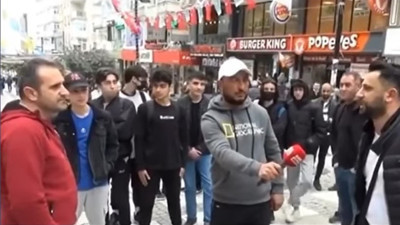 Sokak röportajı açık oturuma döndü herkes bu sözleri alkışladı: Allah'ı Kuran'ı seven adam miting meydanında Kuran sallamaz