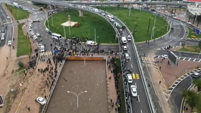 Selde can pazarına dönen kavşağı yapan müteahhit 863 tane deprem konutu inşa edecek