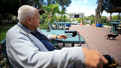 Türkiye nüfusu 'yaş'lanıyor. Türkiye'de 65 ve daha yukarı yaştaki nüfus 5 yılda yüzde 22,6 arttı