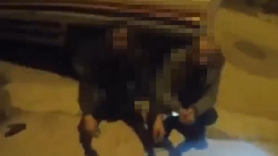 Kablo hırsızları bekçilere yakalandı. O anlar kamerada