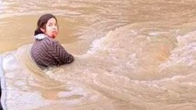 Kanala uçan araç suya gömüldü