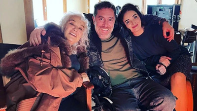 Oyuncu Emel Göksu'dan kızı Fadik Sevin Atasoy'a sette sürpriz ziyaret