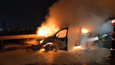 Seyir halindeki otomobil alevlere teslim oldu (18 Mart 2023)