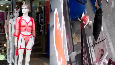 Kadın iç çamaşırları giydirilen cansız mankenlere saldırdı