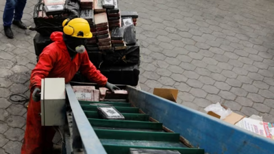 Ekvador'da Kokain Betona Karıştırılıp İmha Ediliyor