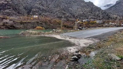 Yusufeli'nde tek kalan kadın isyan etti. Baraj suyu kapımıza geldi