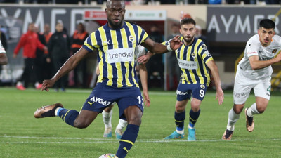 Enner Valencia Alex'i geride bıraktı