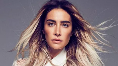 Şarkıcı Sıla depremzedeler için sahnede