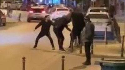 Sokak ortasında bıçaklı kavga (20 Mart 2023)