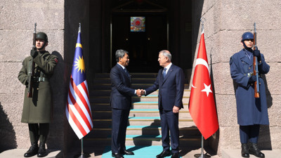 Bakan Akar Malezya Savunma Bakanı Hasan ile görüştü