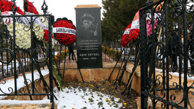 Aşık Veysel vefatının 50. yılında Sivas'ta mezarı başında anıldı
