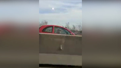 Ters şeritten giden otomobil sürücüsü korku saçtı