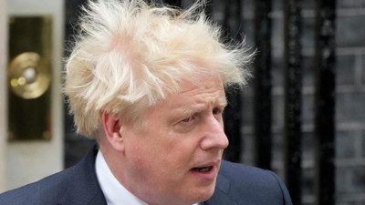 Eski Başbakandan skandal savunma. Karantinada yaptıklarını kabul etti