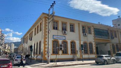 Bahçeli'nin mezun olduğu tarihi okul da depremde hasar gördü