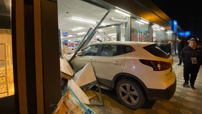 Fren yerine gaza bastı ortalık karıştı