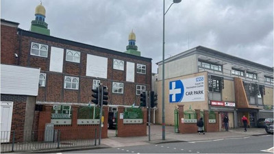 İngiltere'de vahşet. Namazdan çıkan adam yakıldı