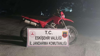 Çalıntı motosikletli şahıslarda uyuşturucu ele geçirildi