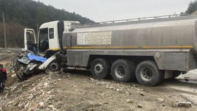 Tanker otomobili silindir gibi ezdi