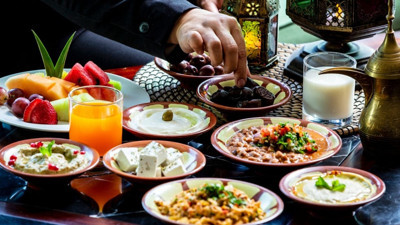 İftarda hangi besinleri tüketmeliyiz? Sahurda tok tutacak besinler neler?