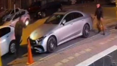 Tartıştığı adamı bacağından vurdu otomobilin etrafından kovaladı