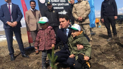 Fidanlar depremde hayatını kaybedenler için dikildi