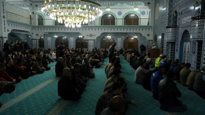 Deprem bölgesi Hatay’da ilk teravih namazı kılındı