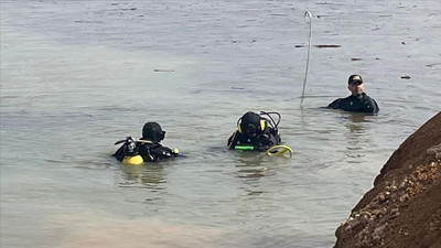 Şanlıurfa'da tırıyla sele kapılan sürücüyü arama çalışmaları sürüyor