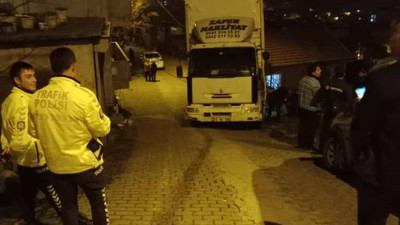 Freni boşalan kamyon park halindeki araca çarptı (23 Mart 2023)