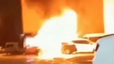 Otomobil alev alev yandı (23 Mart 2023)