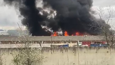 Kocaeli'de fabrika alevlere teslim oldu (23 Mart 2023)