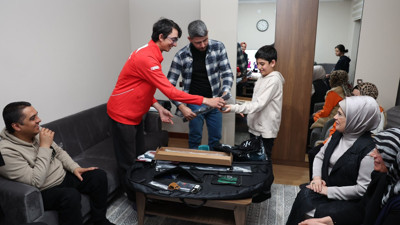 Emine Erdoğan, ilk iftarını Ankara'ya yerleşen depremzede aile ile birlikte yaptı