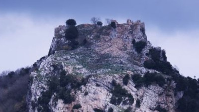 Deprem Şalen Kalesi'nin surlarını da yıktı