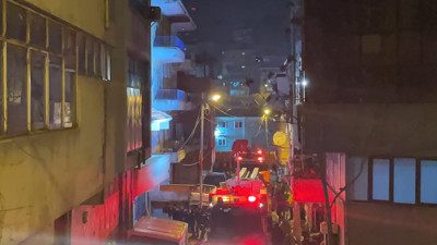 Kadıköy'de 5 katlı binada yangın paniği