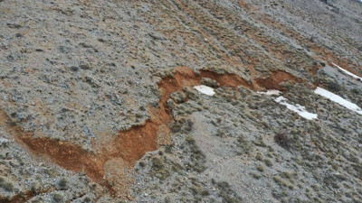 Deprem sonrası korkutan görüntüler. Karlar eriyince ortaya çıktı