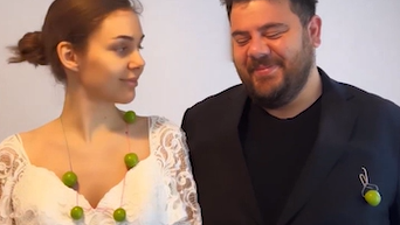 Eser ve Berfu Yenenler çifti erik fiyatlarını tiye aldı. Fiyatı gram altınla yarışıyor