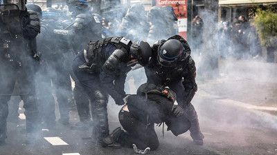Paris'te polisin protestocuları tehdit etmesine ilişkin soruşturma talebi