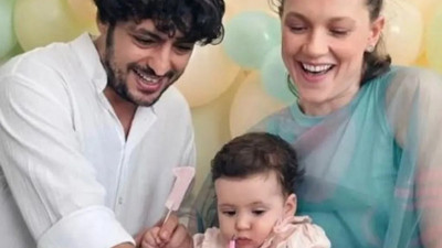 Taner Ölmez ile Ece Çeşmioğlu kızları Zeynep'in 1. yaşını kutladı