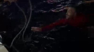 Karaköy'de denize düşen kişiyi tekne kaptanı kurtardı