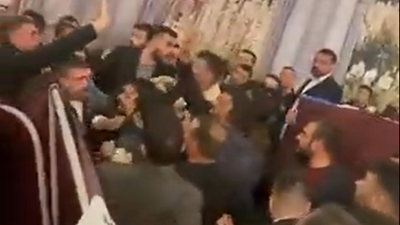 AKP’nin temayül yoklamasında yumruklar konuştu. Partililer birbirine girdi