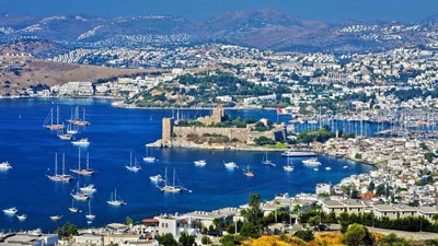 Tatil beldelerindeki fiyatlar cep yakıyor. Çeşme, Bodrum, Didim magazin programlarında kaldı