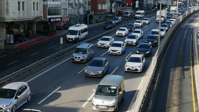 İstanbul'da haftanın ilk günü trafik yoğunluğu yaşanıyor