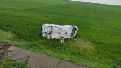 Cenaze nakil aracı devrildi: 4 yaralı