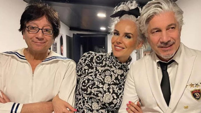 21 yıl sonra aynı poz. Değişen sadece saç rengi olmuş